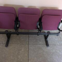 3人掛け・4人掛け劇場用イス（複数あり）の画像