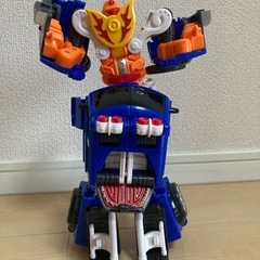 変身ロボットとリモートおもちゃの画像