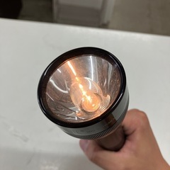 ☆値下げ☆W2505-913 MAG LITE 懐中電灯 通電確認済み キズ汚れ有りの画像
