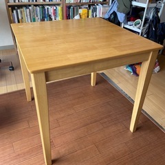 ダイニングテーブル