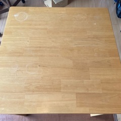 ダイニングテーブルの画像