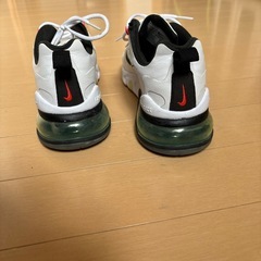 NIKE AIR MAX 270 REACT の画像