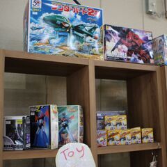 【川崎市宮前区リサイクルオフ】ガンダム　戦車　サンダーバードなど...