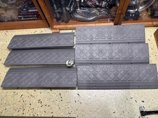 ?道路と車庫の段差スローププレート アイリス高さ10cm ･90cm×3個セット【ホームセンター販売商品買取】