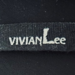 VIVIAN Lee 黒シャツの画像