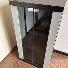 CDラック　本棚　ガラス戸の棚