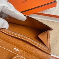 HERMES ブラウン 二つ折り財布 箱付きの画像