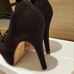 ヒール 黒の画像