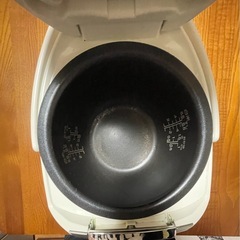 【東芝 5.5合炊き炊飯器（RC-10NMD）】の画像