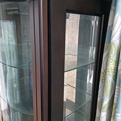 上ケ嶋木工　アンティーク調　飾棚　キャビネットの画像