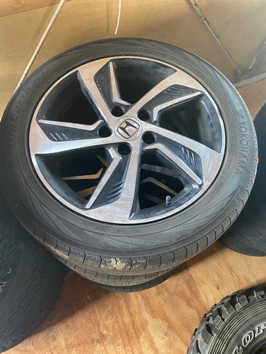 215/55R17 オデッセイ？