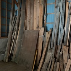 木材　材木　柱　板材　
薪　コンパネなどの画像
