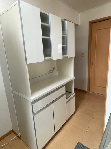 Pamouna（パモウナ）の食器棚