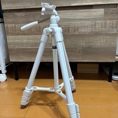 カメラ　三脚　白