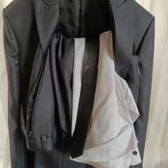 Black Suitの画像