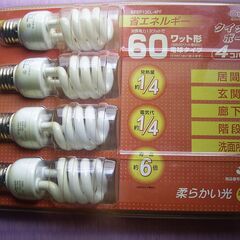 未使用　電球型蛍光ランプ　４個パック　電球色　消費電力１３W　６...