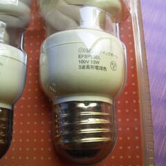 未使用　電球型蛍光ランプ　４個パック　電球色　消費電力１３W　６０W電球相当の画像