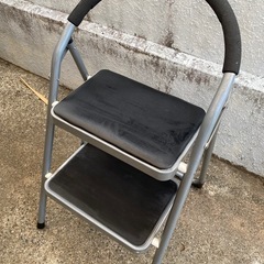 脚立ですが椅子にも使用