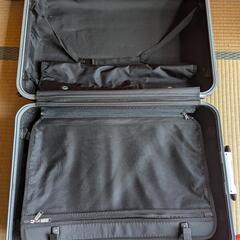 軽量で丈夫なスーツケース キャリーケース Mサイズやや難ありの画像