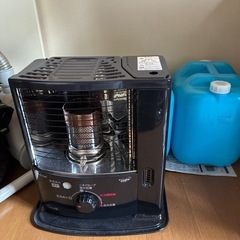 ストーブと灯油缶