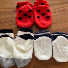 【COMME CA ISMとpetit mainの靴下】の画像