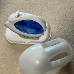 アイロンとアイロン台の画像