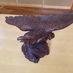 木彫りタカ？置き物
の画像
