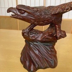 木彫りタカ？置き物
の画像