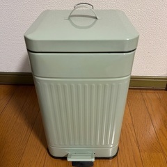 レトロ　ブリキのゴミ箱　グリーン