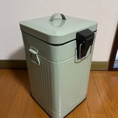 レトロ　ブリキのゴミ箱　グリーンの画像