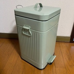 レトロ　ブリキのゴミ箱　グリーンの画像
