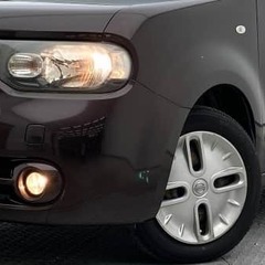 雨の日の運転は気を付けないと！！　　日産　キューブ