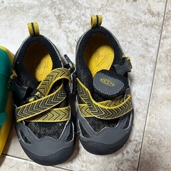 KEEN サンダル　水遊び　ヘルメット　長靴の画像