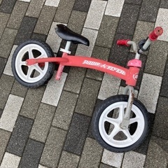 赤ストライダー