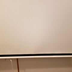 プロジェクタースクリーン 80インチ ワイド 吊り下げ 壁掛け 4K対応 高画質 手動 フィルム ロール式 巻き取り EEX-PST4-80HDKの画像