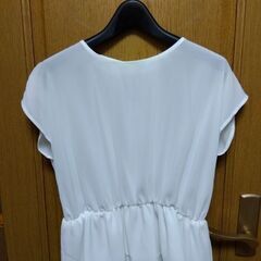 ブラウス　Mサイズ　オフホワイト　未使用品
