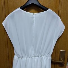 ブラウス　Mサイズ　オフホワイト　未使用品の画像