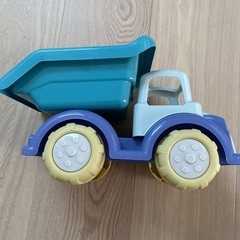 スリーコインズ　車のおもちゃ