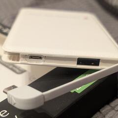 モバイルバッテリー 2500mAh ホワイト 3in1アダプター対応の画像