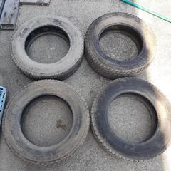 軽ﾄﾗ  ｽﾀｯﾄﾞﾚｽ 145/70R12 