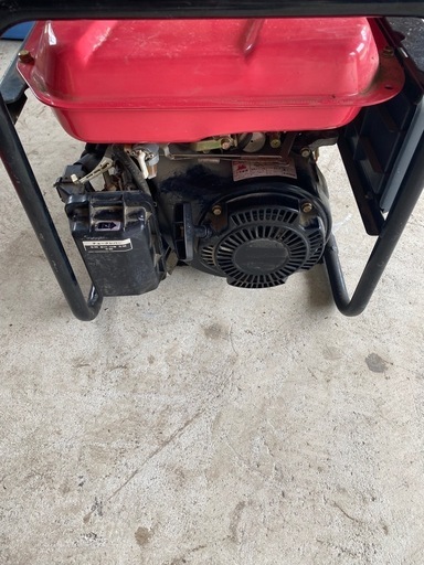 【引取限定】【ジャンク品】新ダイワ ガソリンエンジン発電機　2.6kVA　60Hz仕様 EG2600