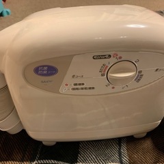 紙パック掃除機、布団乾燥機のセットの画像