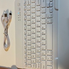 ⭐️新品・未使用⭐️iPad 7 inch🟪Bluetoothワイヤレスキーボード🟪タイプC充電ケーブル🟪iPadカバー：ブック型ケース🟪取扱説明書🟪の画像