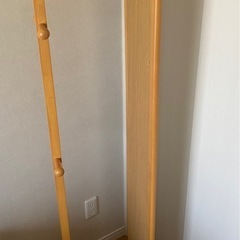 【ハンガーラック付き】回転式スタンドミラー(ライトブラウン)の画像