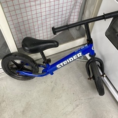 ストライダー青自転車の画像