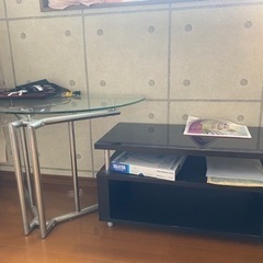 ガラステーブル、テレビ台