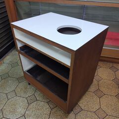 【取りに来てくれる方限定】キャスター付きワゴン（飲み物提供用）