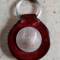 1974年アメリカ ケネディ銀貨 　本革キーホルダー　ビンテージ...