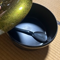 おひつ　着物の柄のような綺麗な緑の画像