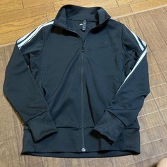 adidas🔴スポーツウェアの画像